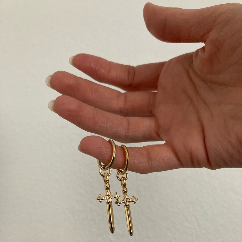 New Vanessa Mooney gold ALEXANDRA HOOP EARRINGS - Picture 8 of 15